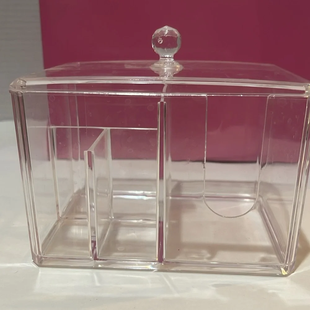 Make up organizer